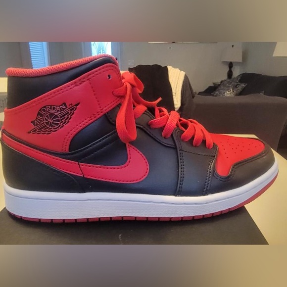 Reverse bred Jordan one mids - Picture 3 of 8
